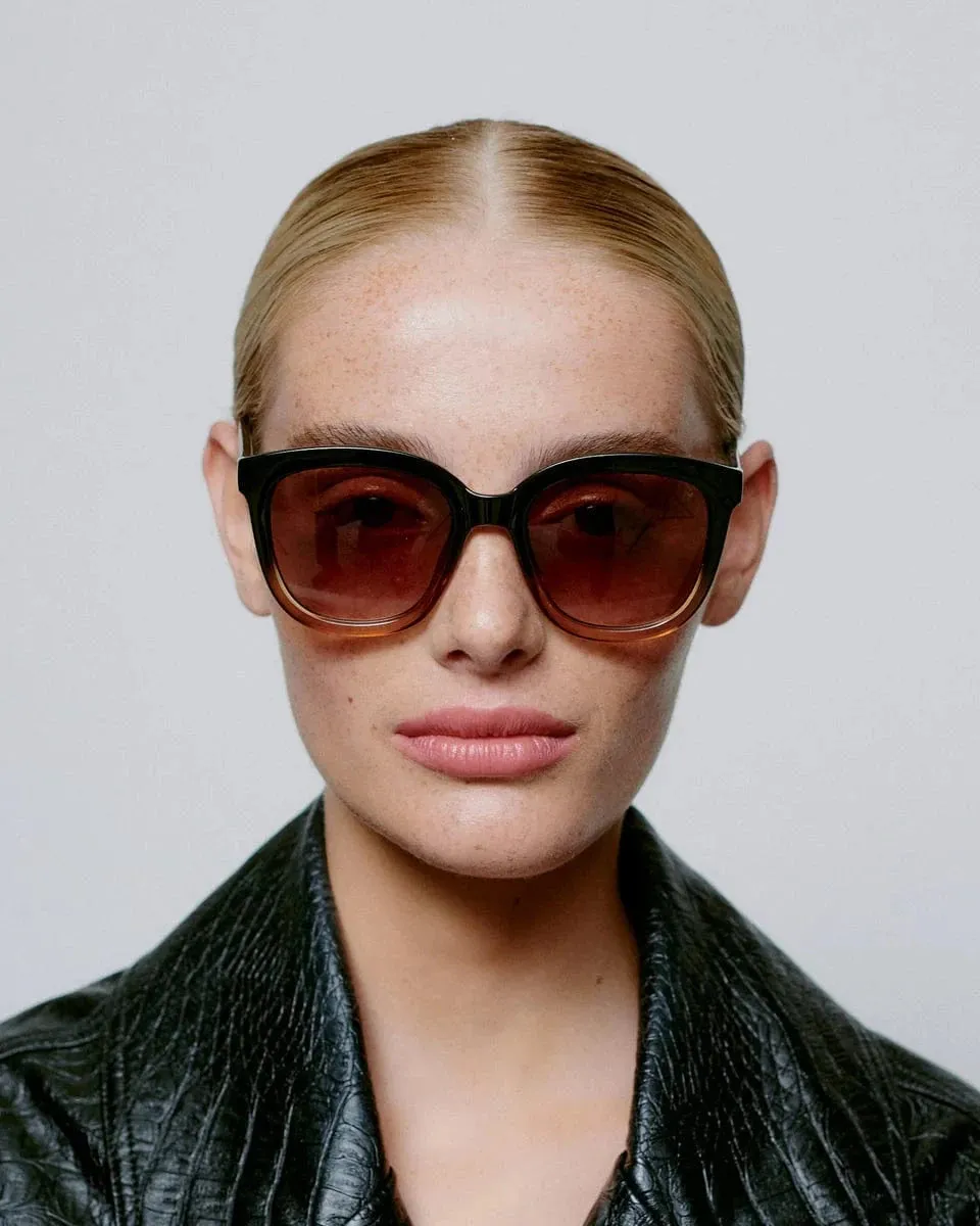 A.Kjaerbede Billy Sunglasses Black/Brown Transparent