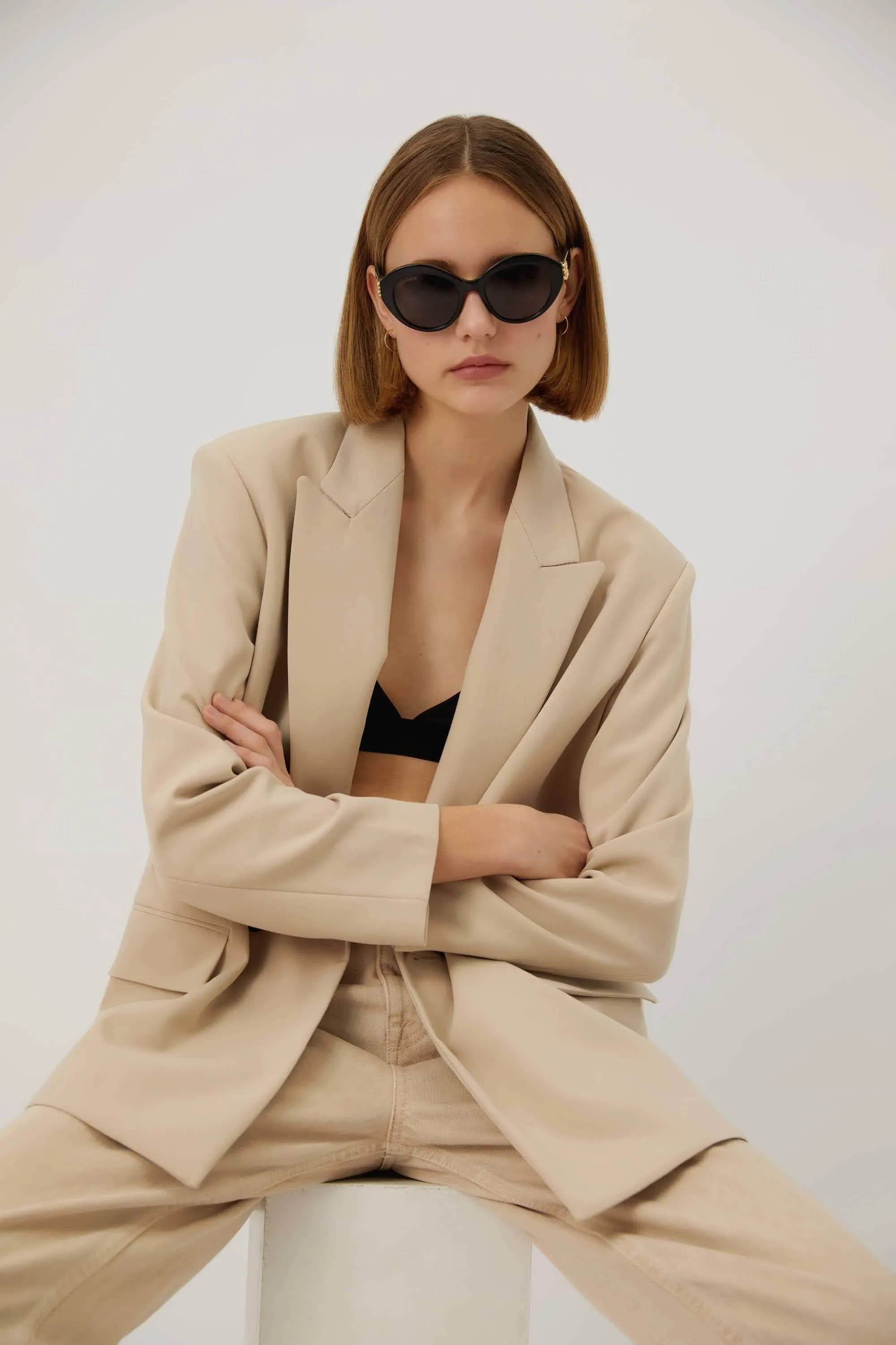 Balenciaga femenine black sunglasses with BB folding