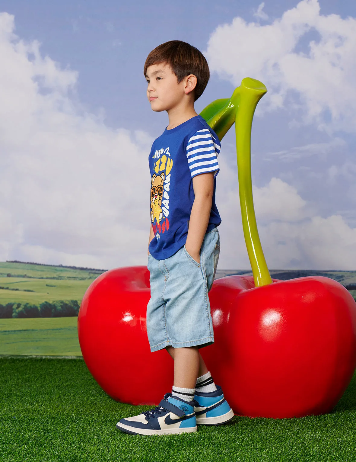 Bear and Starfish Print Regular Fit T-shirt