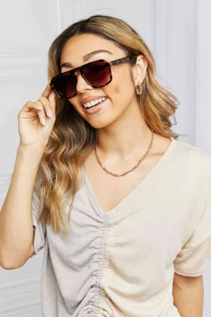 Chic Tortoiseshell Square Sunglasses with Durable Polycarbonate Frames