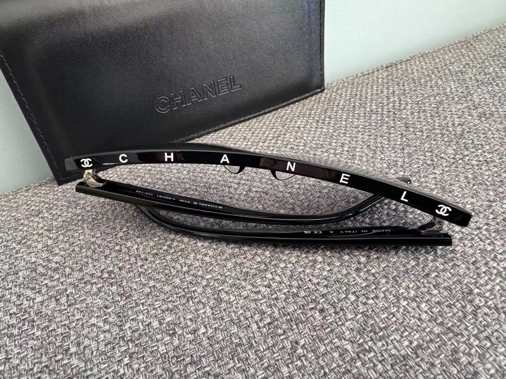 JW946 CC Cat Eye Sunglasses