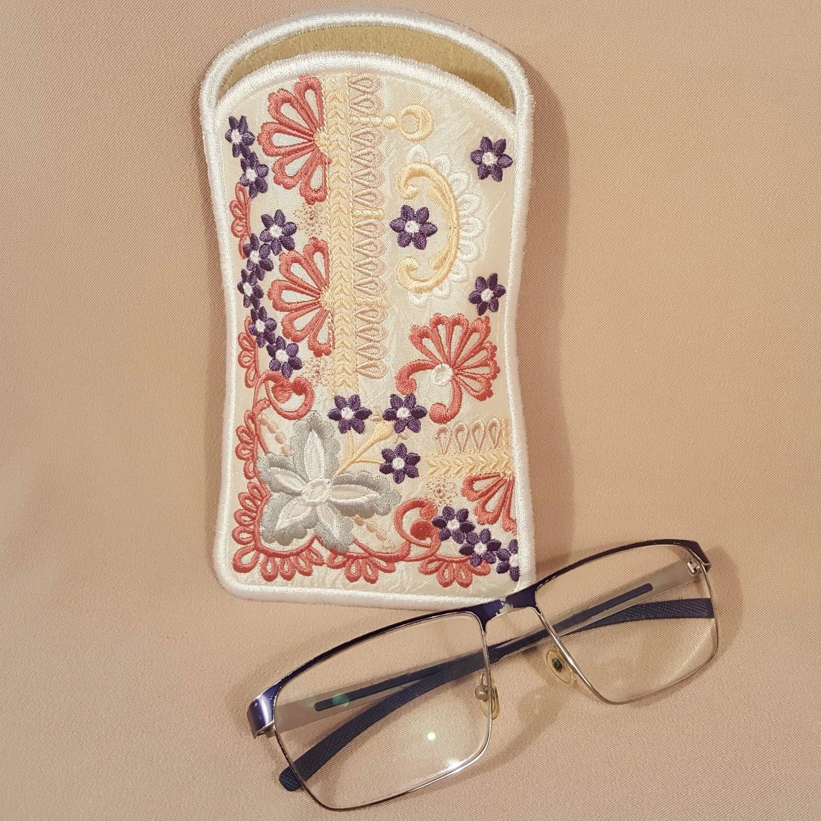 Precious Dreams Eyeglass case