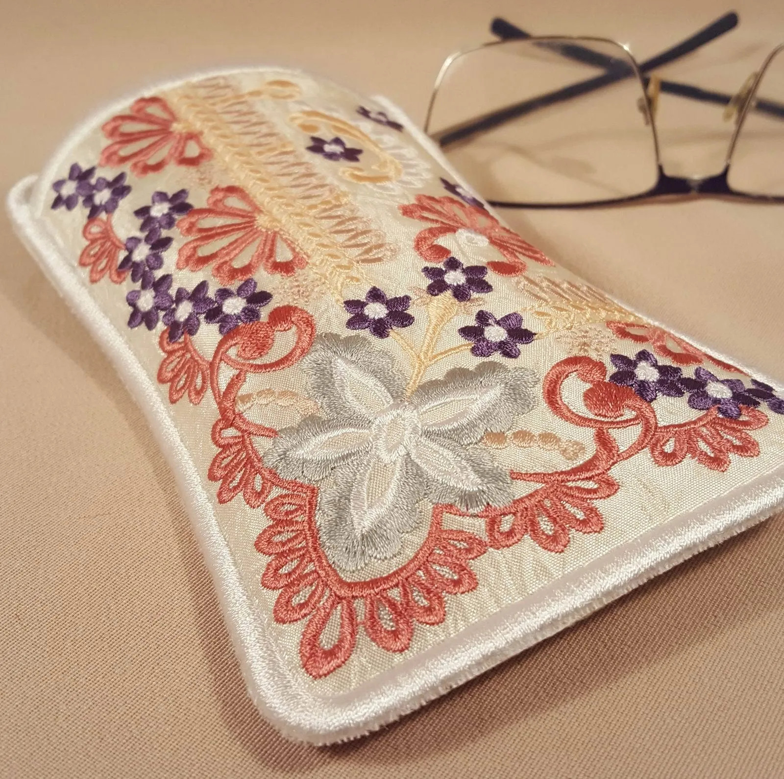 Precious Dreams Eyeglass case