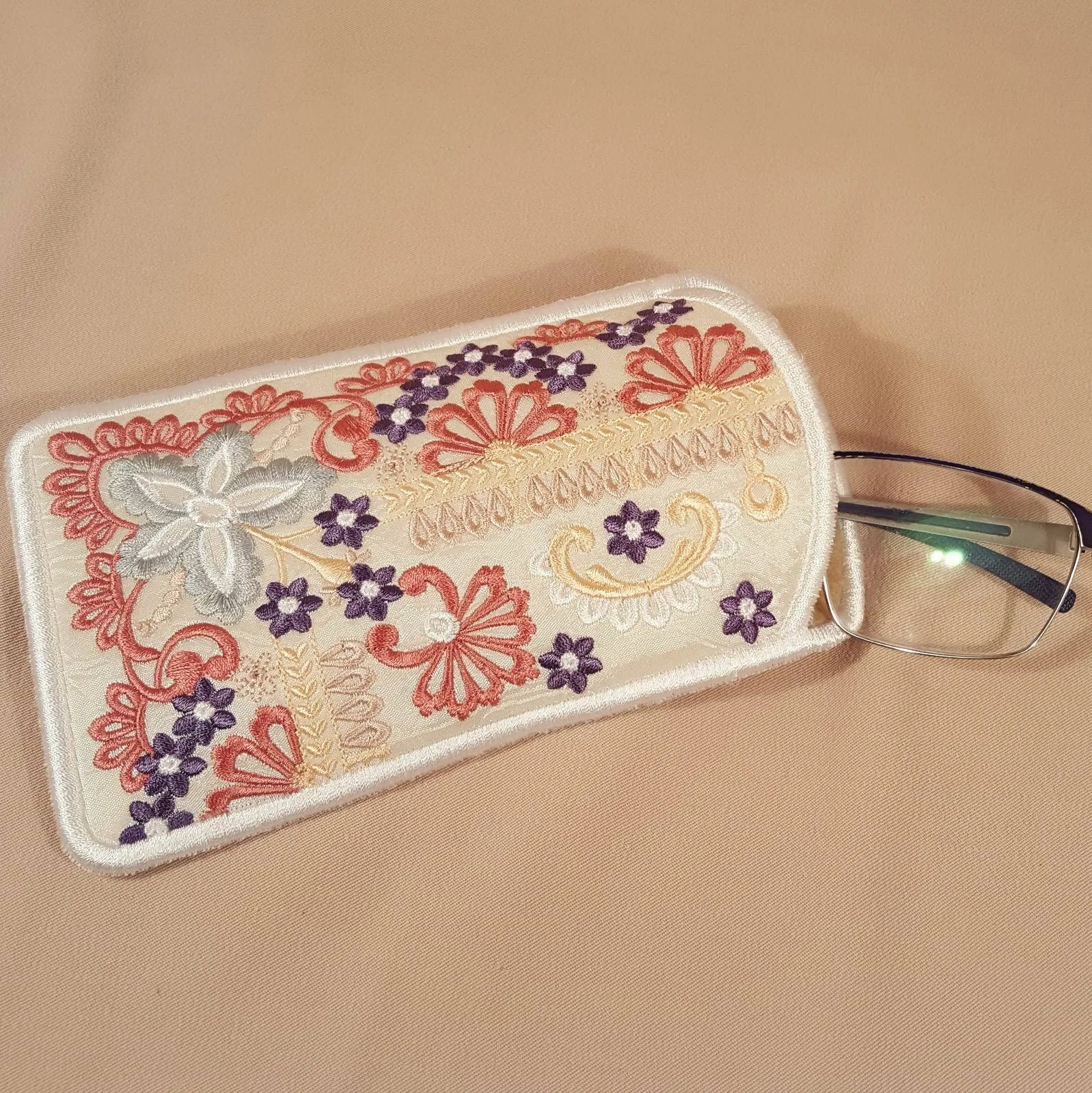 Precious Dreams Eyeglass case