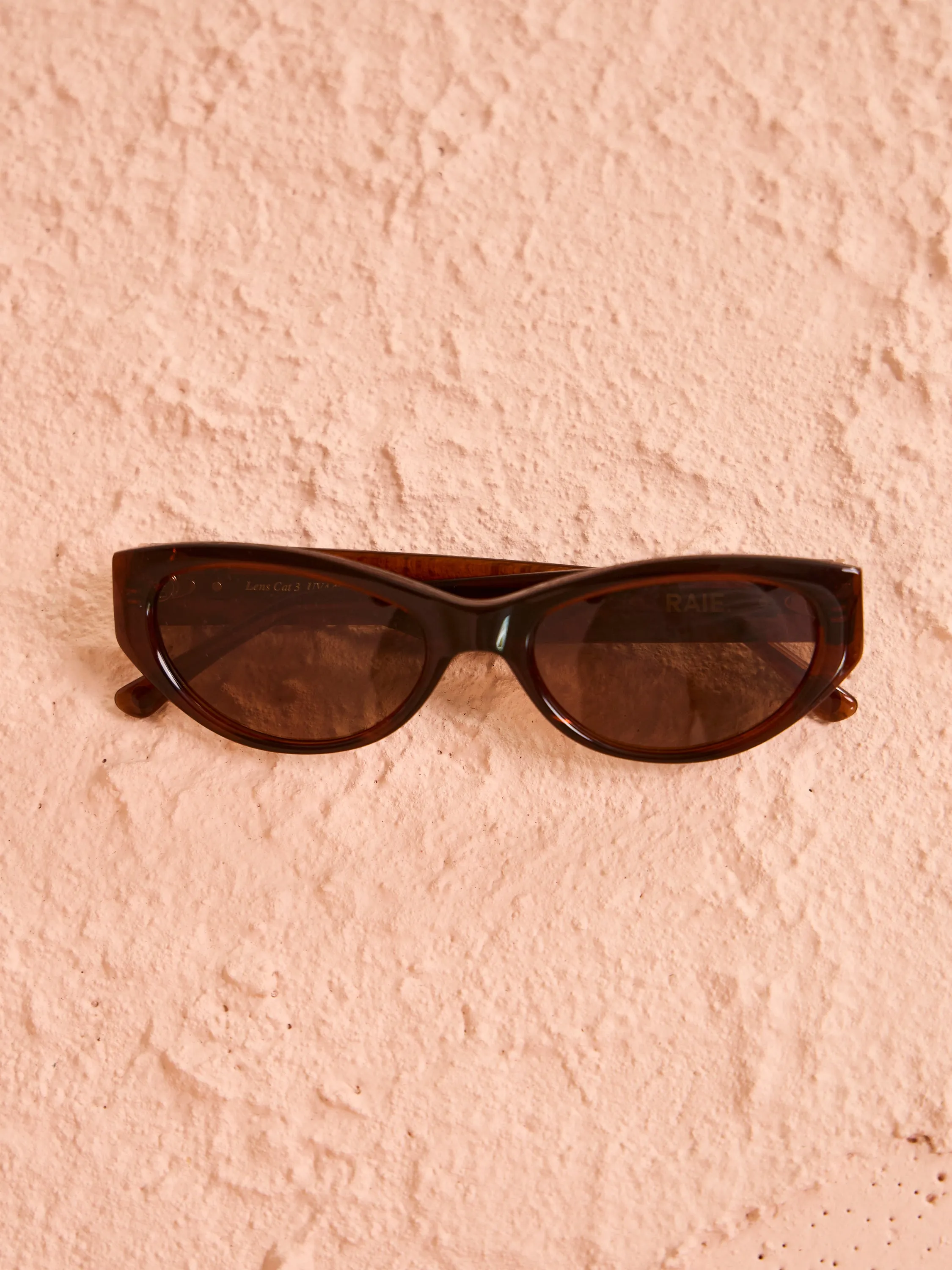 Raie Riley Sunglasses in Choc