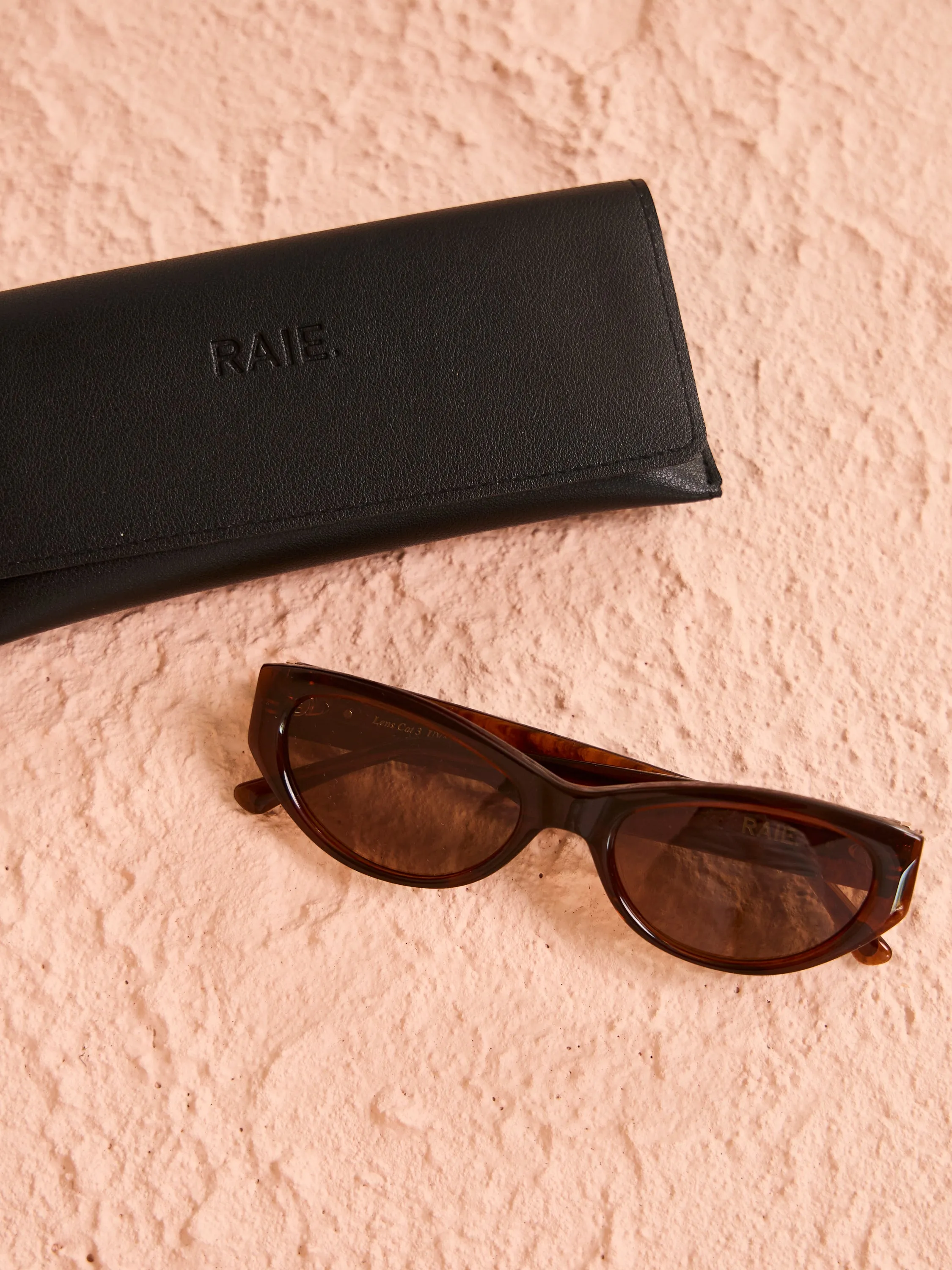 Raie Riley Sunglasses in Choc
