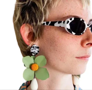 Retro Chic Oval Sunglasses for Women
