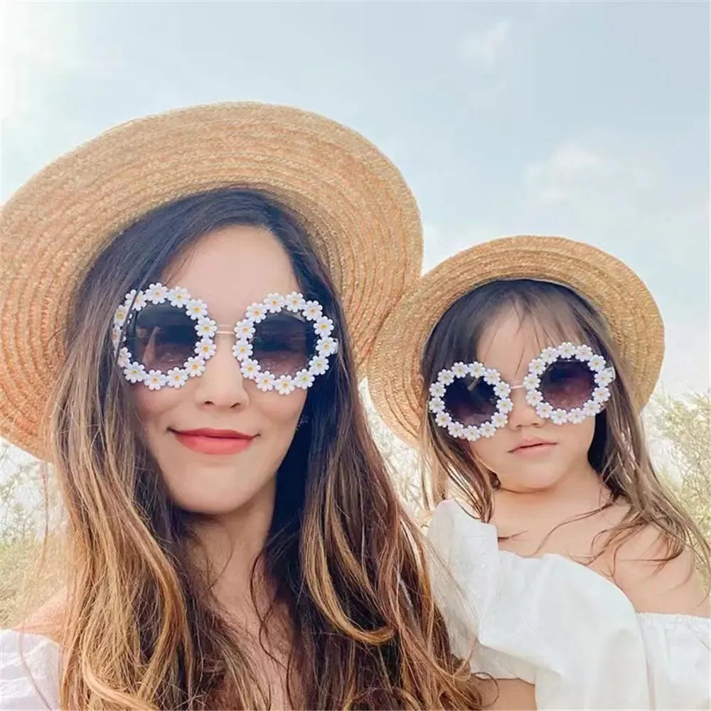 Retro Daisy Sunglasses for Women Flower Round Frame Sun Glasses Fashion Novel Disco Festival Party Shades for Adults Eyewear