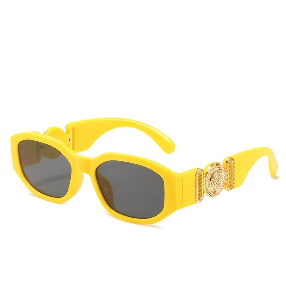 Retro Rectangle Sunglasses – Classic Rectangle Design, Gradient UV400 Lenses, Durable Plastic Frame, Comfortable Fit for Both Men and Women.