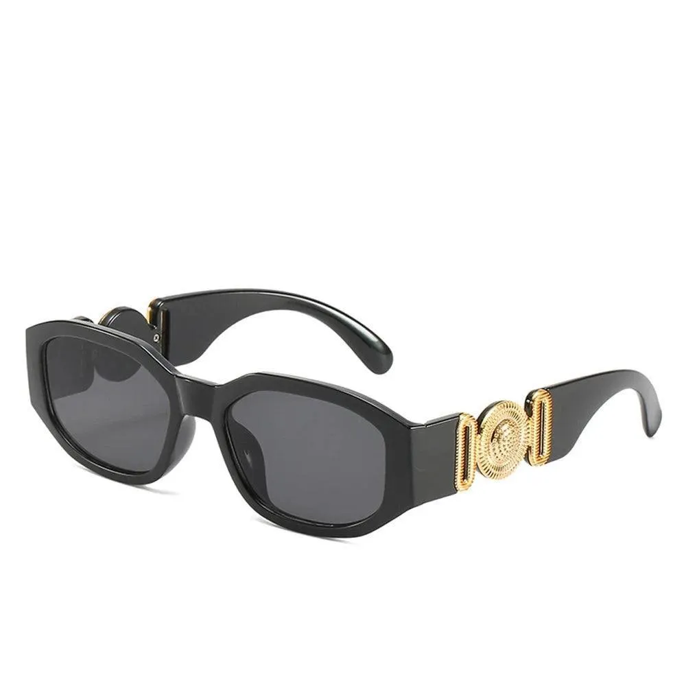 Retro Rectangle Sunglasses – Classic Rectangle Design, Gradient UV400 Lenses, Durable Plastic Frame, Comfortable Fit for Both Men and Women.