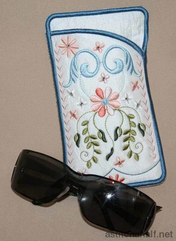 Signature Eyeglass Case