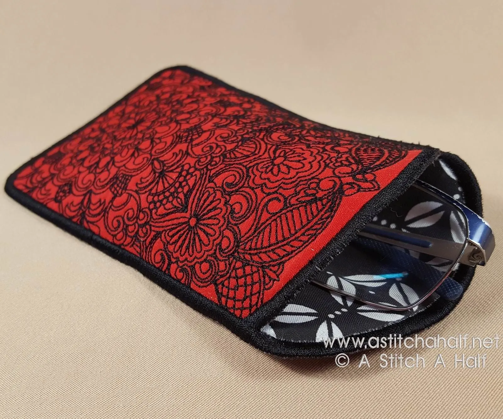 Spectacular Oasis Eyeglasses Case