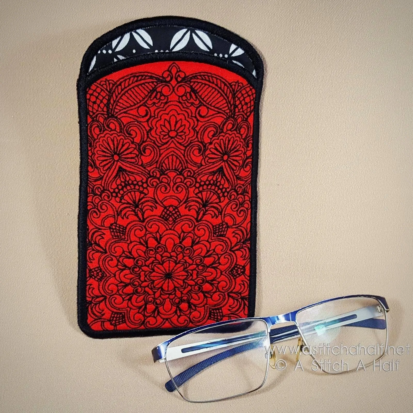 Spectacular Oasis Eyeglasses Case