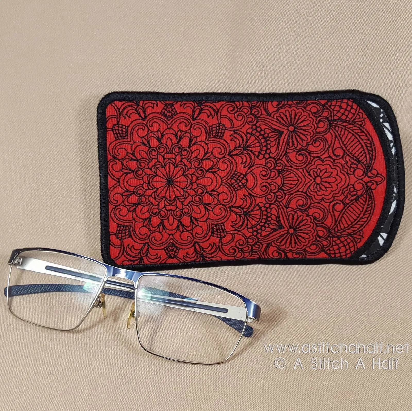 Spectacular Oasis Eyeglasses Case