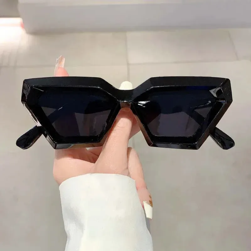 VAIGE Retro Chic Oversized Rhombic Sunglasses - Stylish Black and Tortoise Frame with UV400 Protection