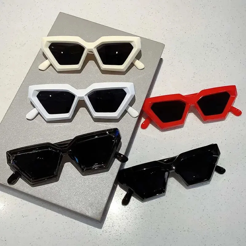 VAIGE Retro Chic Oversized Rhombic Sunglasses - Stylish Black and Tortoise Frame with UV400 Protection