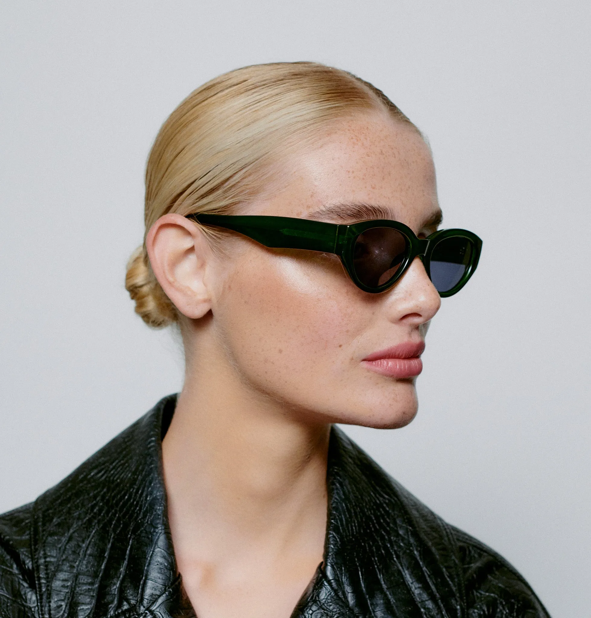 Winnie Sunglasses - Dark Green Transparent
