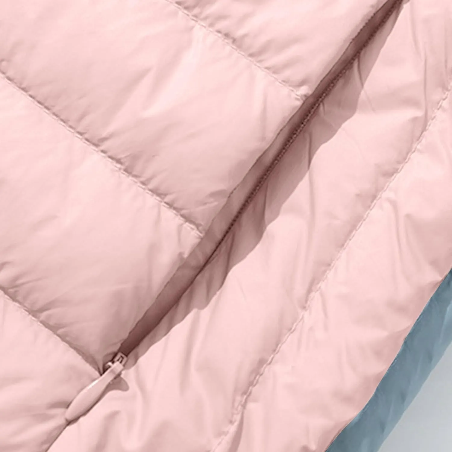 Womens Lightweight Puffer Jacket Packable Quilted Puffy Down Coats Winter Warm Jackets Outwear with Detachable Hood