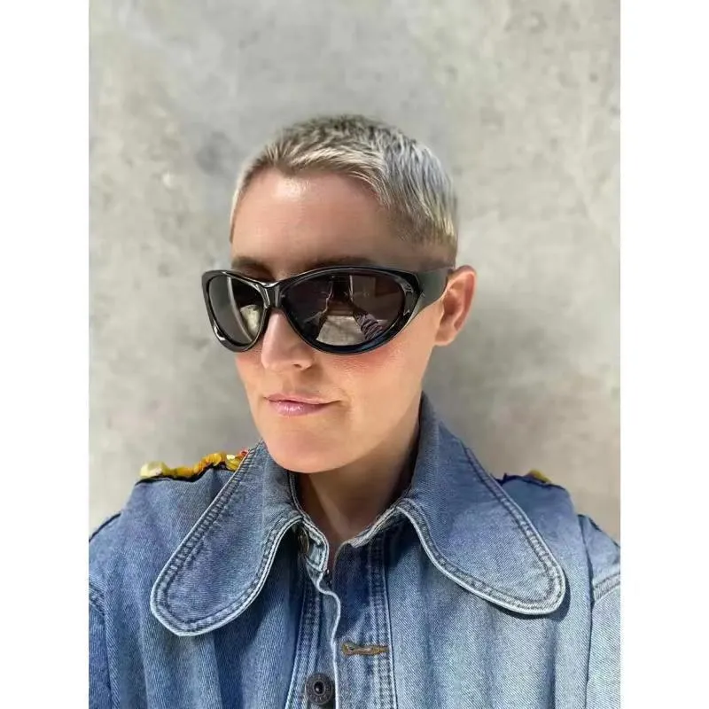Women's Luxury Sport Punk Style Wrap-Around UV400 Eyewear Sunglasses